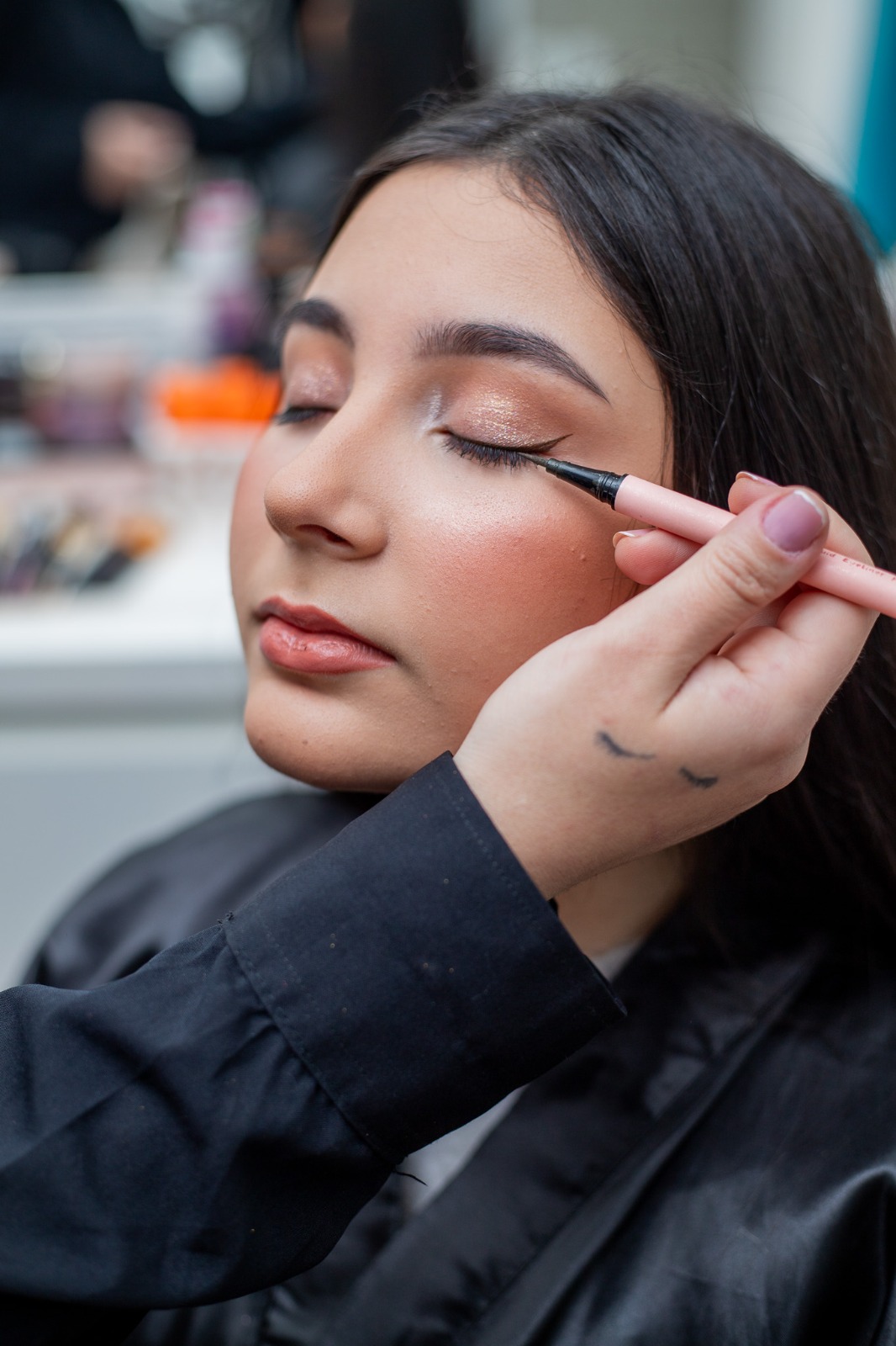 Sobrancelhas e estética facial — Look Hair